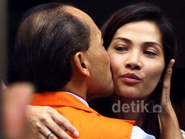 Nadya Mulya Kembali Jenguk Ayahnya