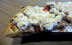 Demi Chocolate Chunk Pizza Ini Orang Jepang Rela Antri Empat Jam 