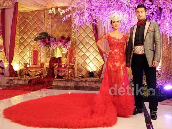 Julia Perez Resmi Dilamar Gaston