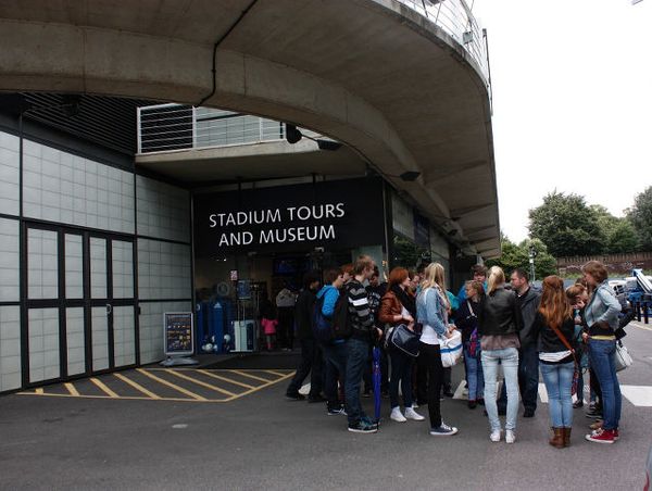 Melihat-lihat Isi Lemari Koleksi Chelsea