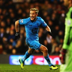 Holtby Bikin Gol Setelah Mengamen