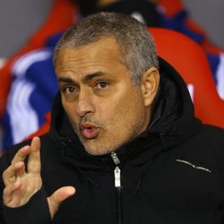 Mourinho Tak Akan Biarkan Arsenal Melenggang di Puncak