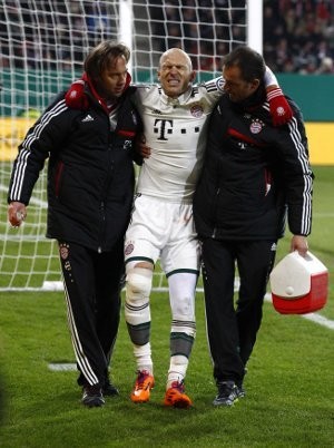 Cederanya Serius, Robben Absen Enam Pekan