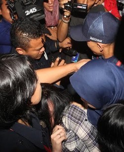 Ayah Jenguk Angie yang Pingsan Usai Jalani Pemeriksaan di KPK