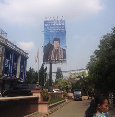 Baliho H Lulung di Rukan Kebon Jeruk Jadi Rebutan