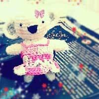 Ngerinya Mengajari Crochet Nenek 78 Tahun Sembari Dikelilingi Anjing