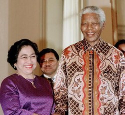 JK: Mandela Lebih Memperkenalkan Batik Kita di Dunia Internasional