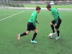 5 Teknik Menggocek Bola