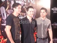 Boyce Avenue Pukau Penonton di Hard Rock Cafe Jakarta