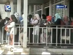 Pengemudi Transjakarta Mogok, Penumpang Terlantar