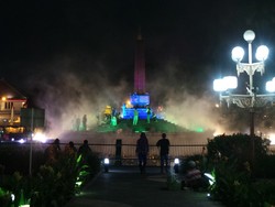 Tak Hanya Monas, Tugu Malang Juga Cantik di Malam Hari