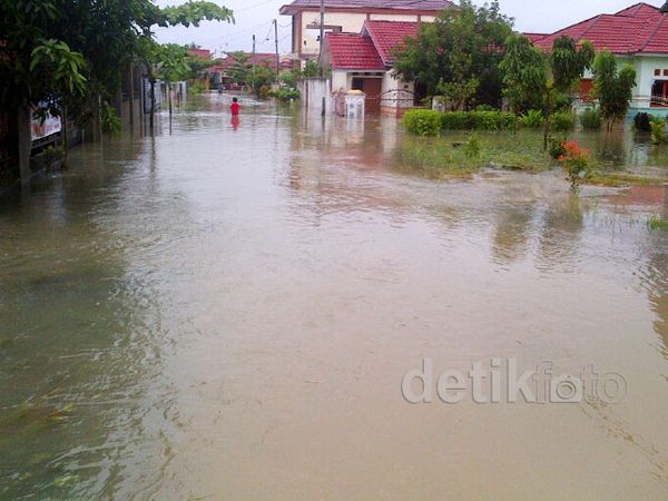 Hujan Semalaman, Pekanbaru Banjir 