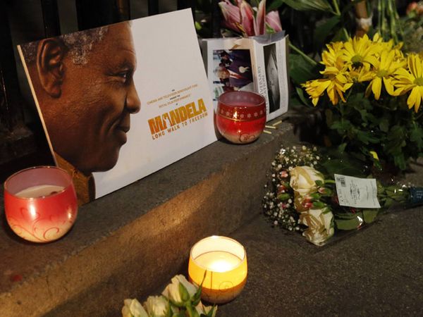 Nelson Mandela Meninggal Dunia