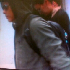 Mesra dengan Ariel, Sophia Mueller Biasa Gandengan Tangan dengan Bule