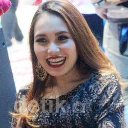 Ayu Ting Ting Hanya Pikirkan Anak