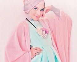  Hijab Style: Ina Rovi, Istri Tomtom Personel The Titans
