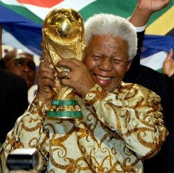 Mandela Wafat, FIFA Akan Kibarkan 209 Bendera Setengah Tiang di Markasnya