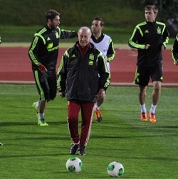 Del Bosque Tak Pilih-pilih Lawan, Siap Hadapi Siapa Saja