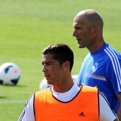 Zidane: Ronaldo Seperti Monster