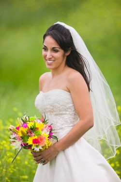 Cantik Bak Putri Raja Saat Menikah dengan Pilihan Gaun yang Tepat