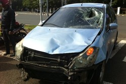 Kecelakaan Mobil vs Motor di Depan Istana Merdeka, 2 Orang Terluka