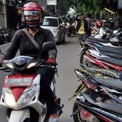 Cerita Theo yang Nyaris Berkelahi karena Ditembak Harga Parkiran