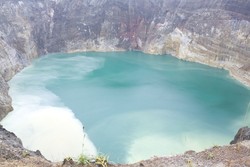 Pesona Danau 3 Warna di Kelimutu, Ende