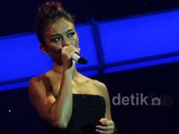  Sporty and Sexy Agnes Monica