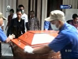 Jasad Wanita Dalam Koper Disemayamkan