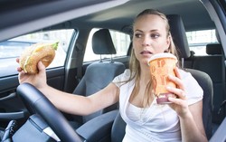 Makan Saat Menyetir Akan Dikenai Denda di New Jersey