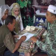 KUA Lamongan Kota Nikahkan Pengantin di Hari Libur