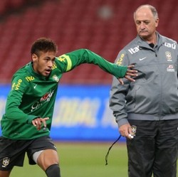 Fokus ke Fase Grup, Scolari Tak Mau Berpikir Terlalu Jauh 