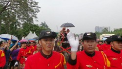 Hujan Turun, Jokowi-Ahok Pacu Kereta Kencana Menuju Monas