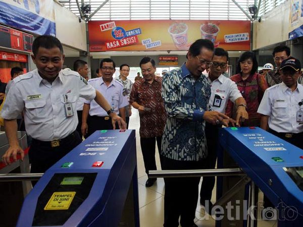 Beli Tiket Kereta Commuter Bisa Dibayar Pakai Flazz BCA