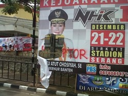 Ratusan Mahasiswa Banten Long March ke Pendopo Gubernur, Sobek Foto Atut