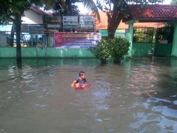 SDN 07-08 Duren Sawit Banjir, 800-an Siswa Terpaksa Libur