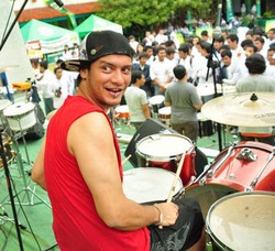 Cerita Eno Gitara Tentang Sekolah Drum Miliknya