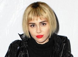 Ganti Gaya Rambut, Miley Cyrus Tampil dengan Potongan Bob Pendek