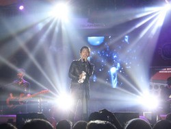 Five Minutes dan DMasiv Tutup HOCS 2013