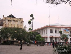 Nostalgia Kota Tua Jakarta dengan Sepeda Onthel