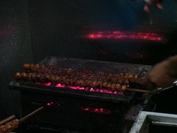 Ke Malang, Wajib Coba Bakso Bakar Pak Man yang Mantap