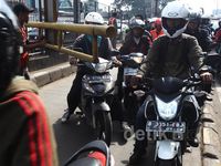 Pemotor Terobos Jalur Busway