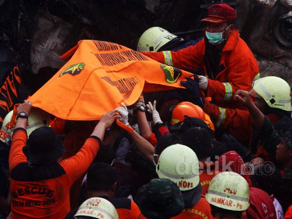 Tiga Korban Tewas Dievakuasi dari Ruang Masinis