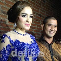 Yasmine Wildblood dan Abi Yapto Resmi Suami-Istri