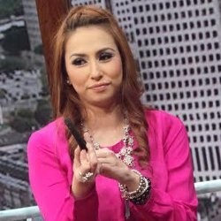 Deswita Maharani Tak Bisa Lepas dari Ikat Rambut Almarhum Sang Bunda