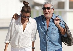 Roberto Cavalli Pamer Kemesraan dengan Daun Muda Terbaru