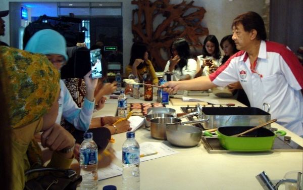 Belajar Membuat Cronut Cantik Lezat a la Yongki Gunawan