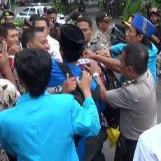 Dua Mahasiswa Diamankan dan Pingsan Saat Peringati Hari Anti Korupsi