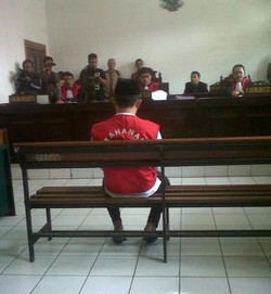 20 Menit Sidang Eksepsi Kasus Sisca Yofie, Mata Wawan Terus Menatap Lantai