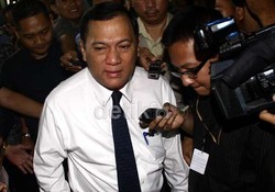 Gubernur BI Agus Marto Bersaksi di Sidang Hambalang